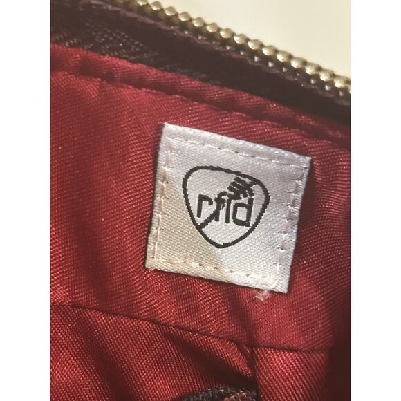 Travelon Anti-Theft RFID Burgundy Wristlet 7.5" x 10" - Picture 5 of 6